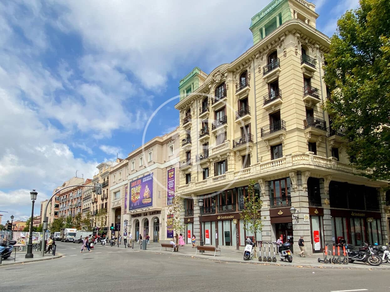 Appartement de 2 chambres à louer à Madrid ville - 2 000 € (Ref: 8726423)