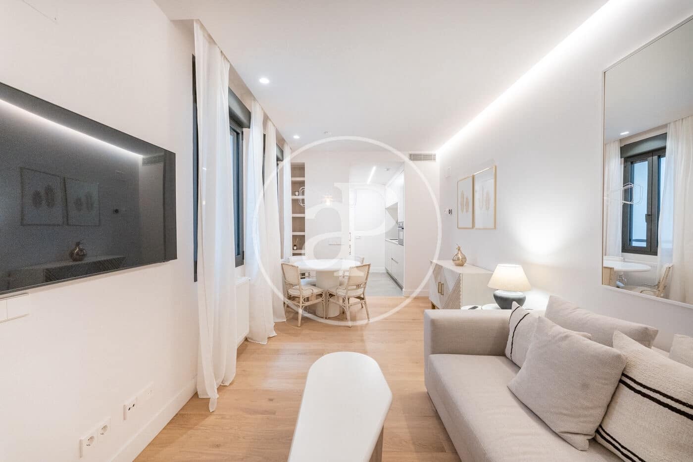 2 bedroom Apartment for rent in Madrid city with pool - € 3,400 (Ref: 8726424)