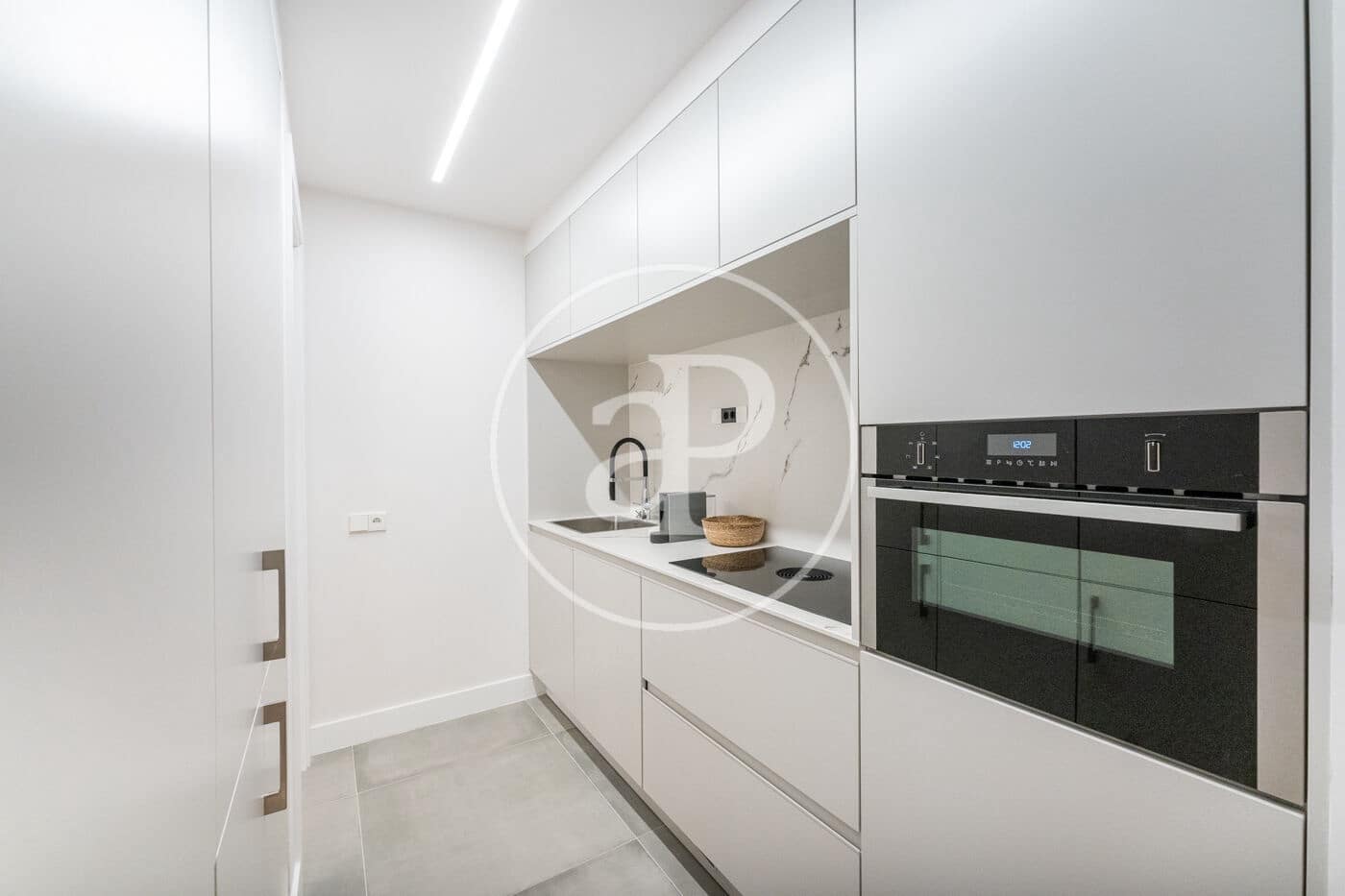 2 bedroom Apartment for rent in Madrid city with pool - € 3,400 (Ref: 8726424)