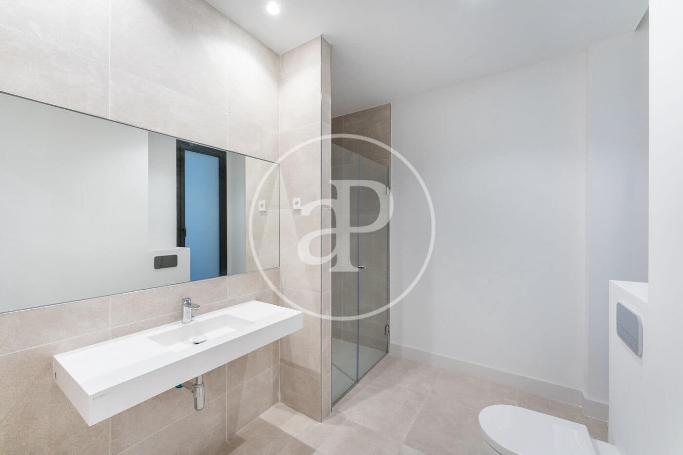2 bedroom Apartment for rent in Madrid city with pool - € 3,400 (Ref: 8726424)