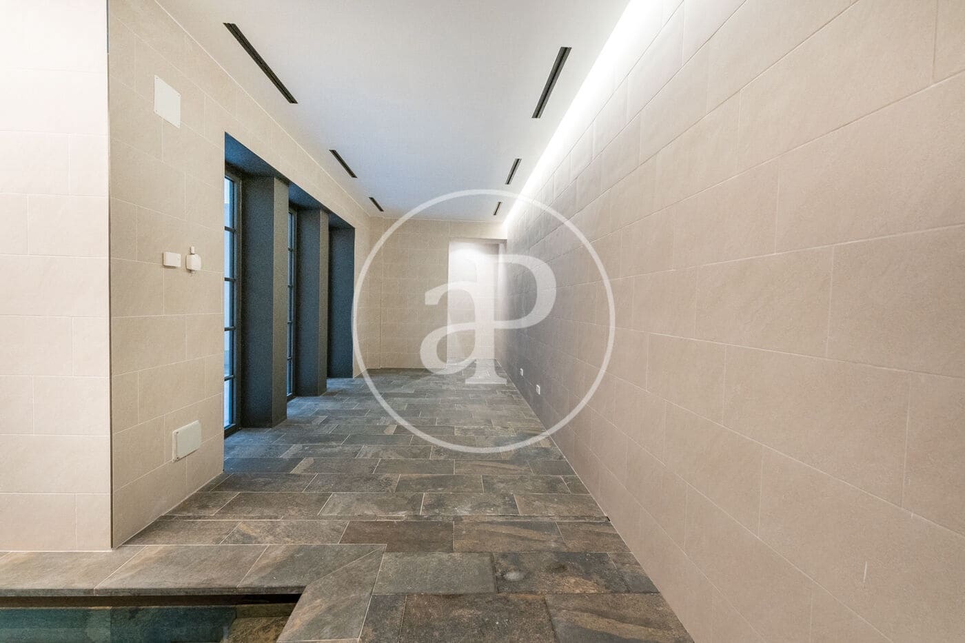 2 bedroom Apartment for rent in Madrid city with pool - € 3,400 (Ref: 8726424)