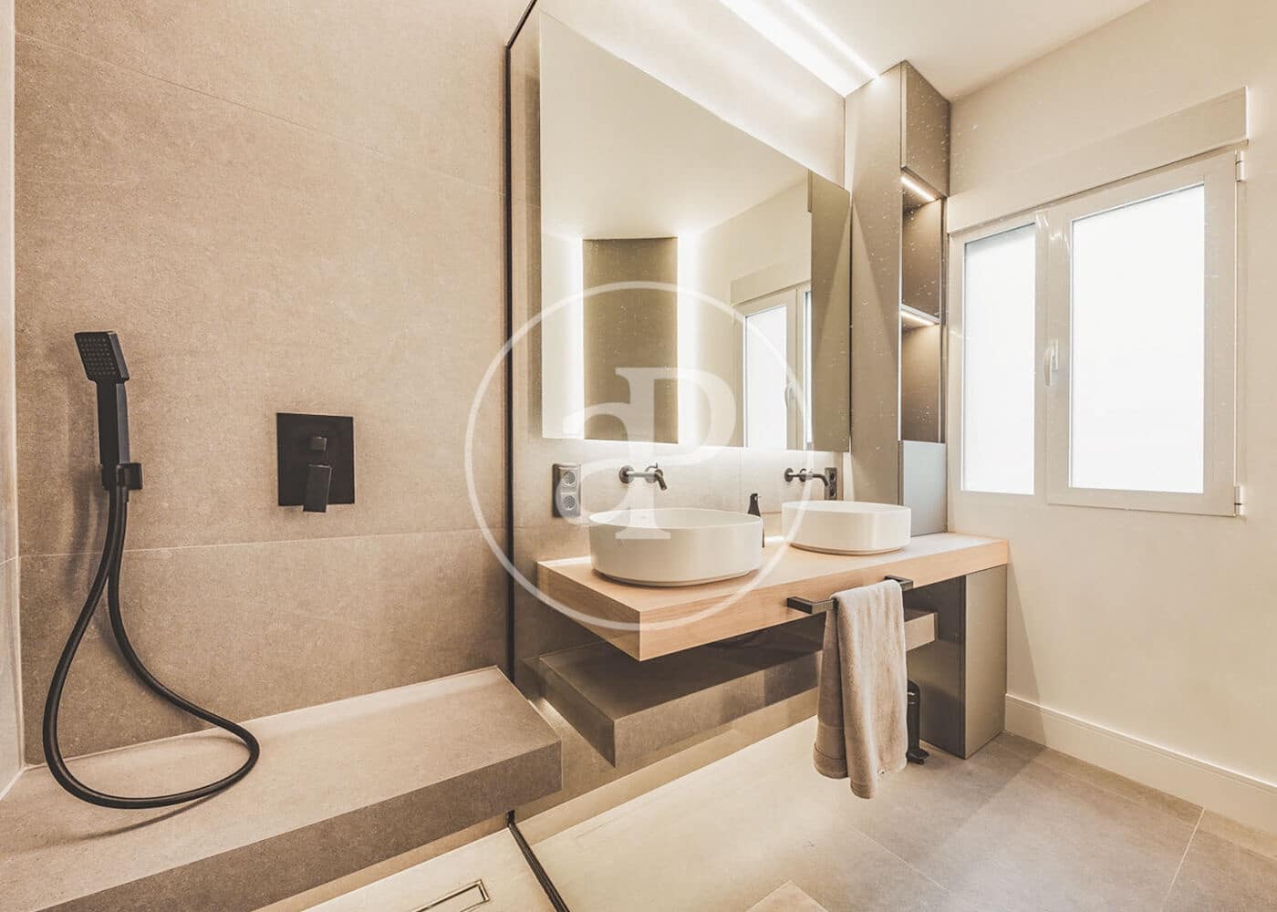 Appartement de 3 chambres à louer à Madrid ville - 7 300 € (Ref: 8726432)