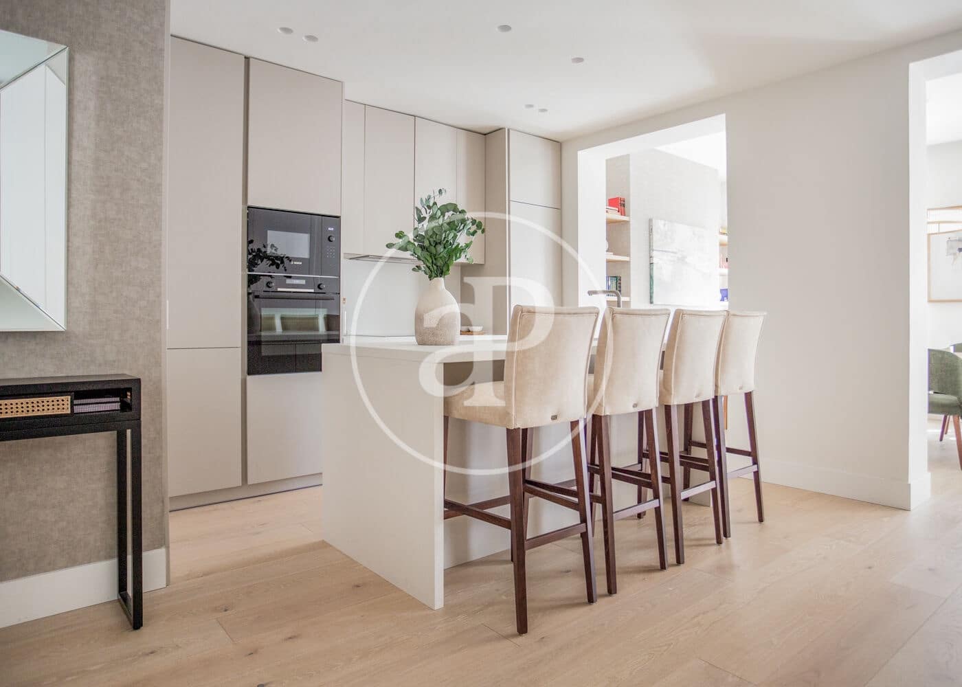 3 soveværelse Lejlighed til leje i Madrid by - € 7.800 (Ref: 8726437)