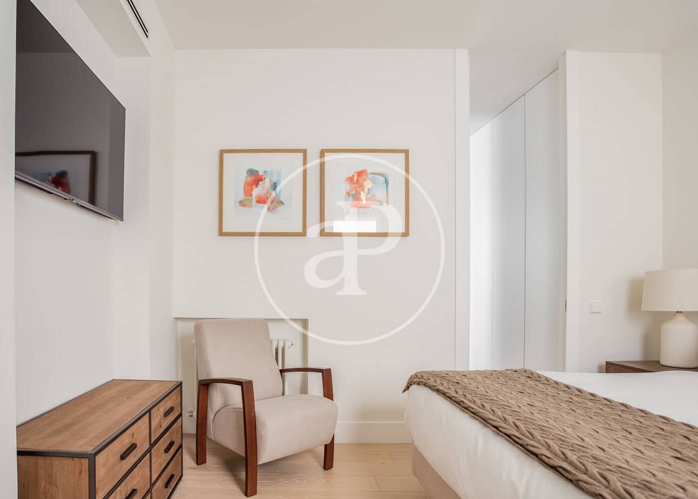 3 soveværelse Lejlighed til leje i Madrid by - € 7.800 (Ref: 8726437)