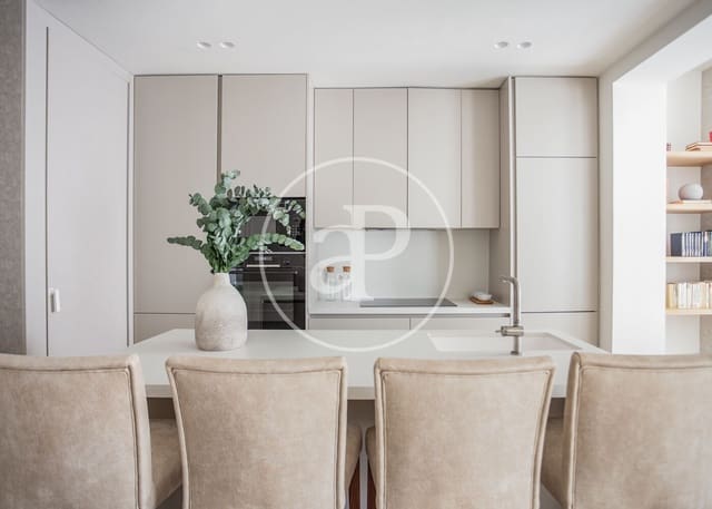 3 soveværelse Lejlighed til leje i Recoletos, Madrid by - € 7.800 (Ref: 8726437)