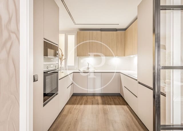2 sypialnia Apartament do wynajęcia w Rios Rosas, Miasto Madryt - 4 200 € (Ref: 8726456)
