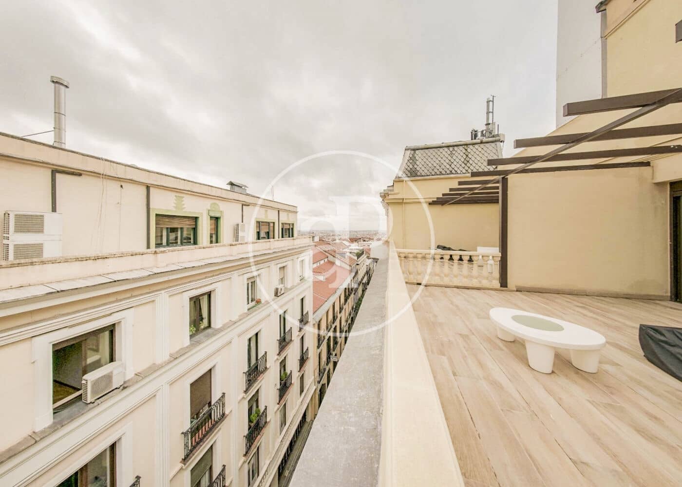 1 sypialnia Penthouse do wynajęcia w Miasto Madryt - 2 935 € (Ref: 8726467)