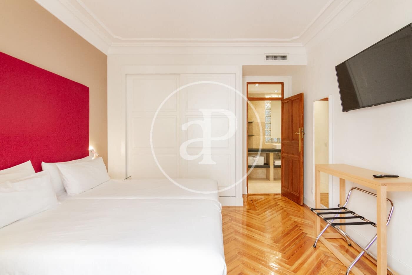 1 quarto Apartamento para arrendar em Madrid cidade - 2 340 € (Ref: 8726470)