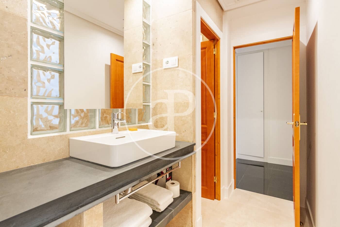 1 quarto Apartamento para arrendar em Madrid cidade - 2 340 € (Ref: 8726470)