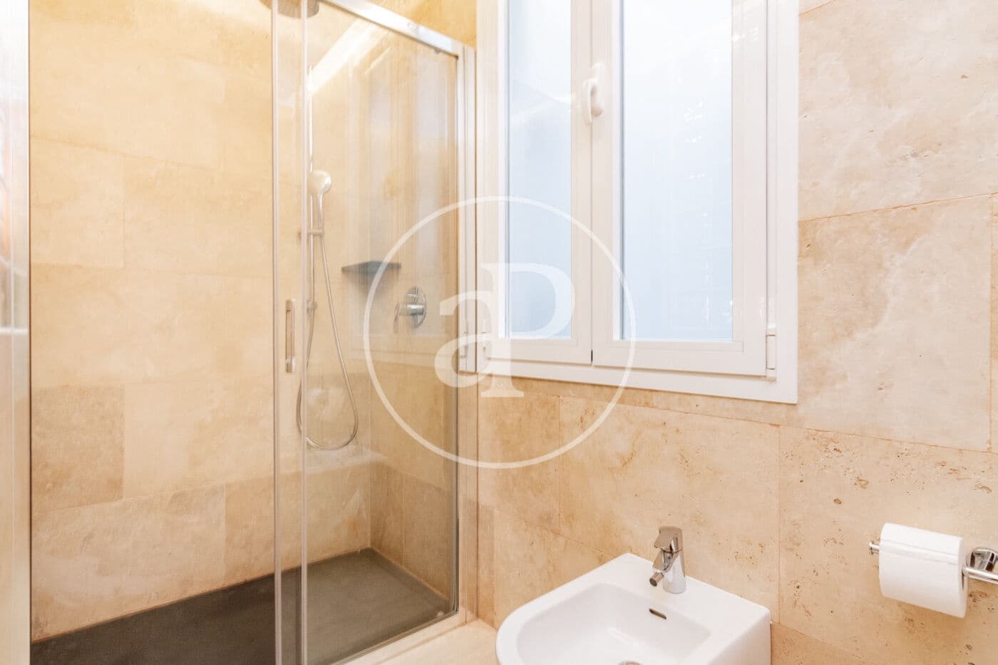 1 quarto Apartamento para arrendar em Madrid cidade - 2 340 € (Ref: 8726470)
