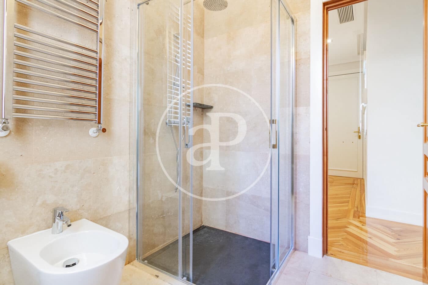 1 soveværelse Lejlighed til leje i Madrid by - € 2.625 (Ref: 8726471)