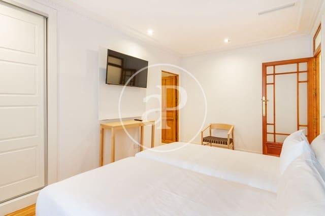 2 bedroom Penthouse for rent in Sol, Madrid city - € 3,395 (Ref: 8726473)