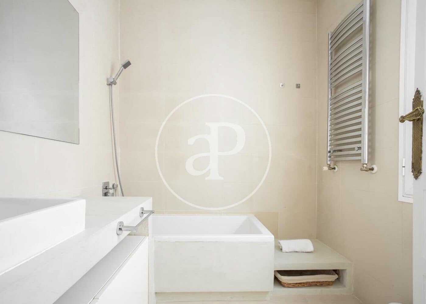 4 soverom Leilighet til leie i Madrid by - € 6 500 (Ref: 8726479)