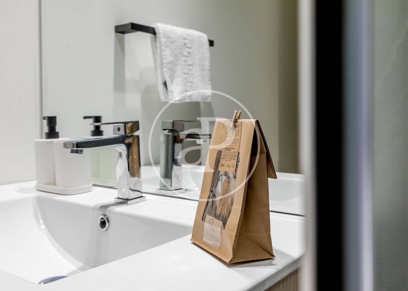 Apartamento para arrendar em Madrid cidade - 2 150 € (Ref: 8726483)