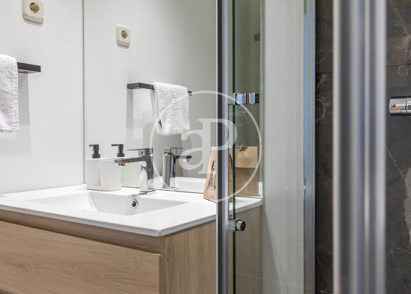 Apartamento para arrendar em Madrid cidade - 2 150 € (Ref: 8726483)