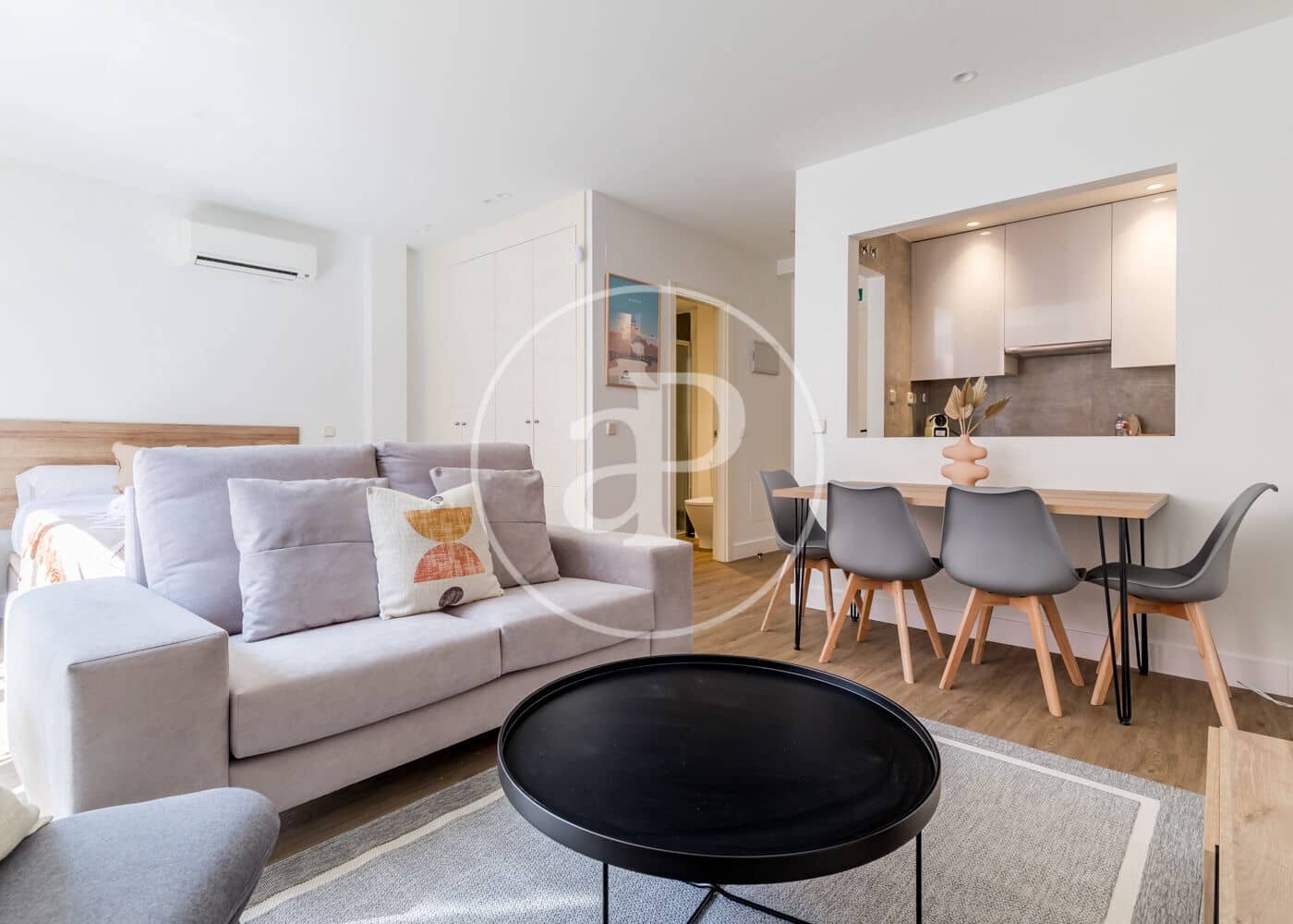 Apartamento para arrendar em Madrid cidade - 2 150 € (Ref: 8726483)