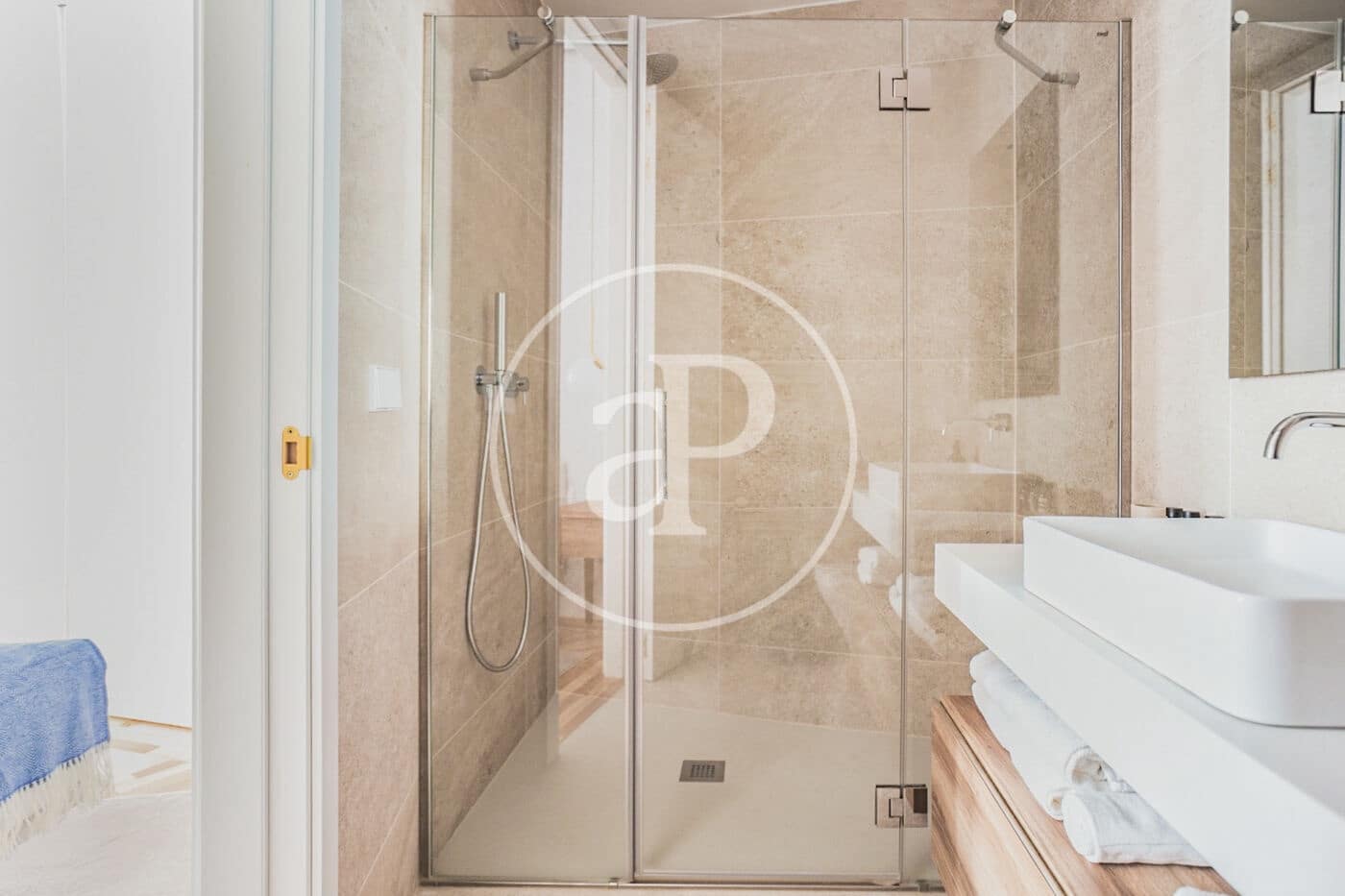 3 soverom Leilighet til leie i Madrid by - € 8 000 (Ref: 8726497)