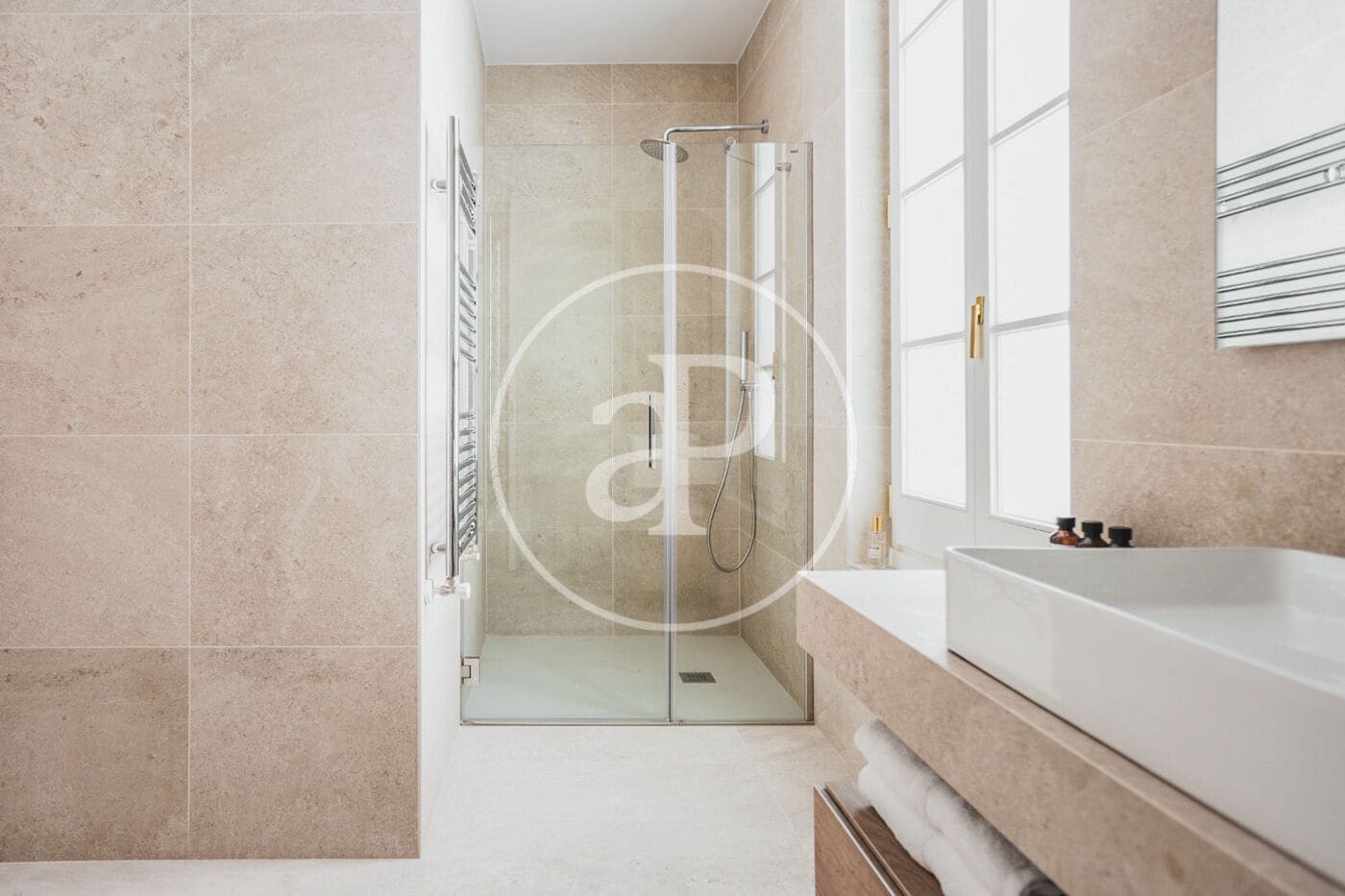 3 soverom Leilighet til leie i Madrid by - € 8 000 (Ref: 8726497)