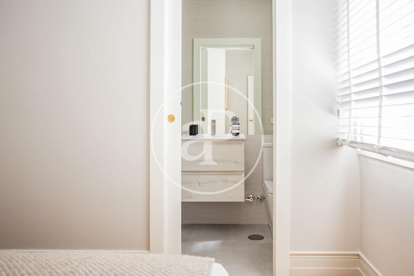 4 soveværelse Lejlighed til leje i Madrid by - € 11.500 (Ref: 8726499)