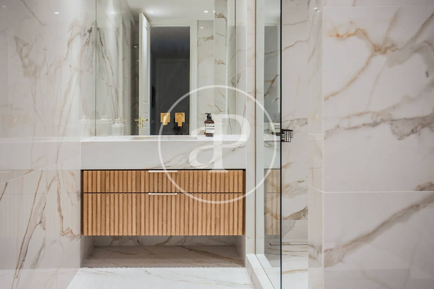 4 soveværelse Lejlighed til leje i Madrid by - € 11.500 (Ref: 8726499)