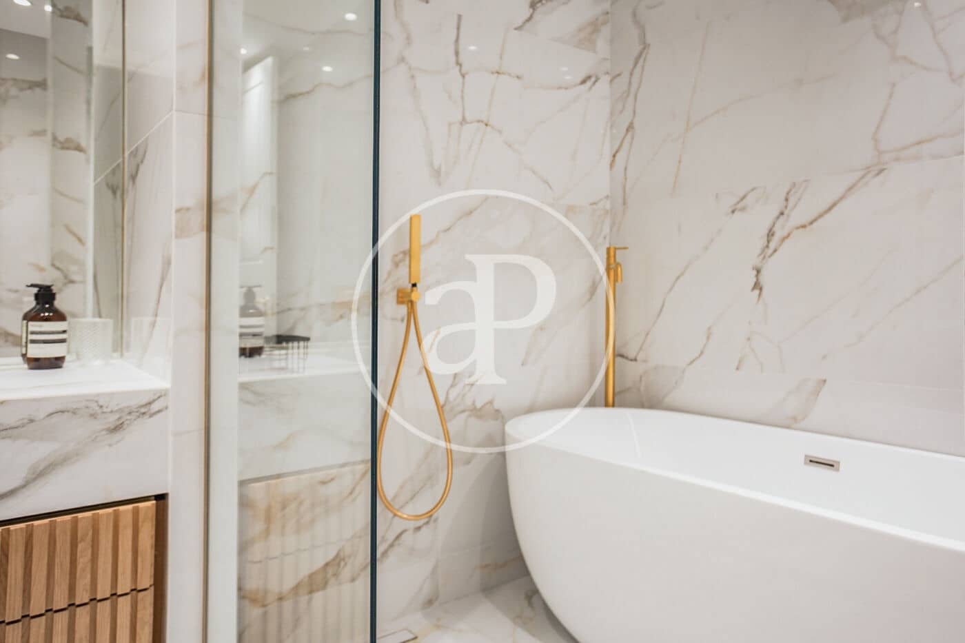 4 soveværelse Lejlighed til leje i Madrid by - € 11.500 (Ref: 8726499)