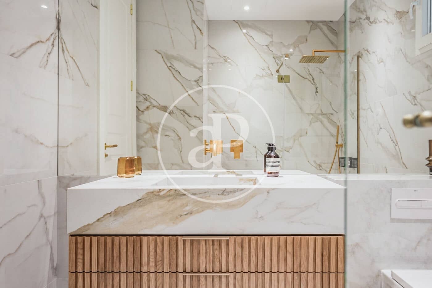 4 soveværelse Lejlighed til leje i Madrid by - € 11.500 (Ref: 8726499)