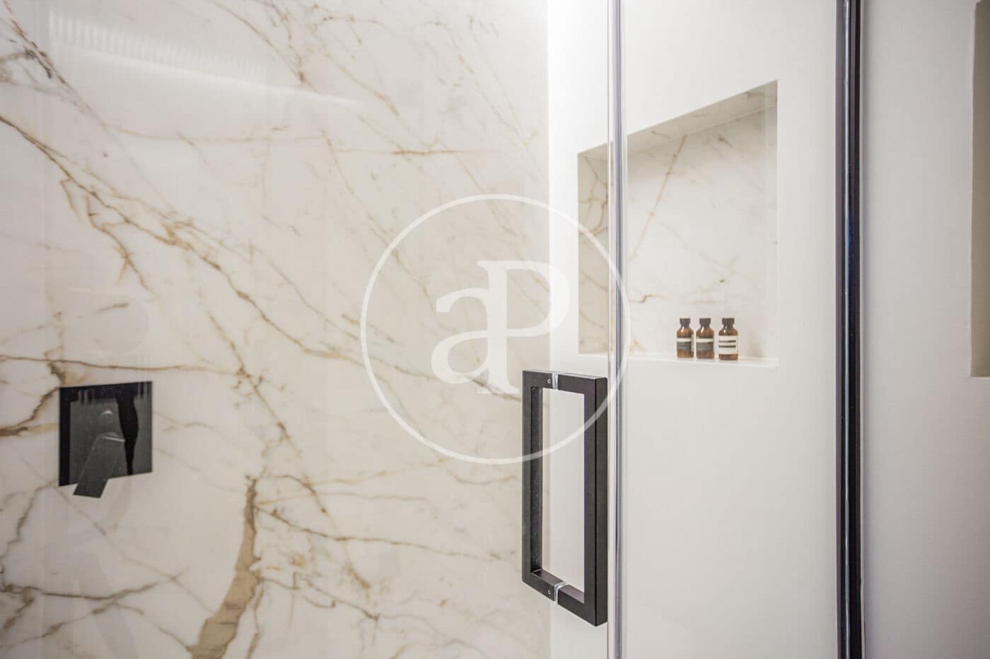 4 soveværelse Lejlighed til leje i Madrid by - € 11.500 (Ref: 8726499)