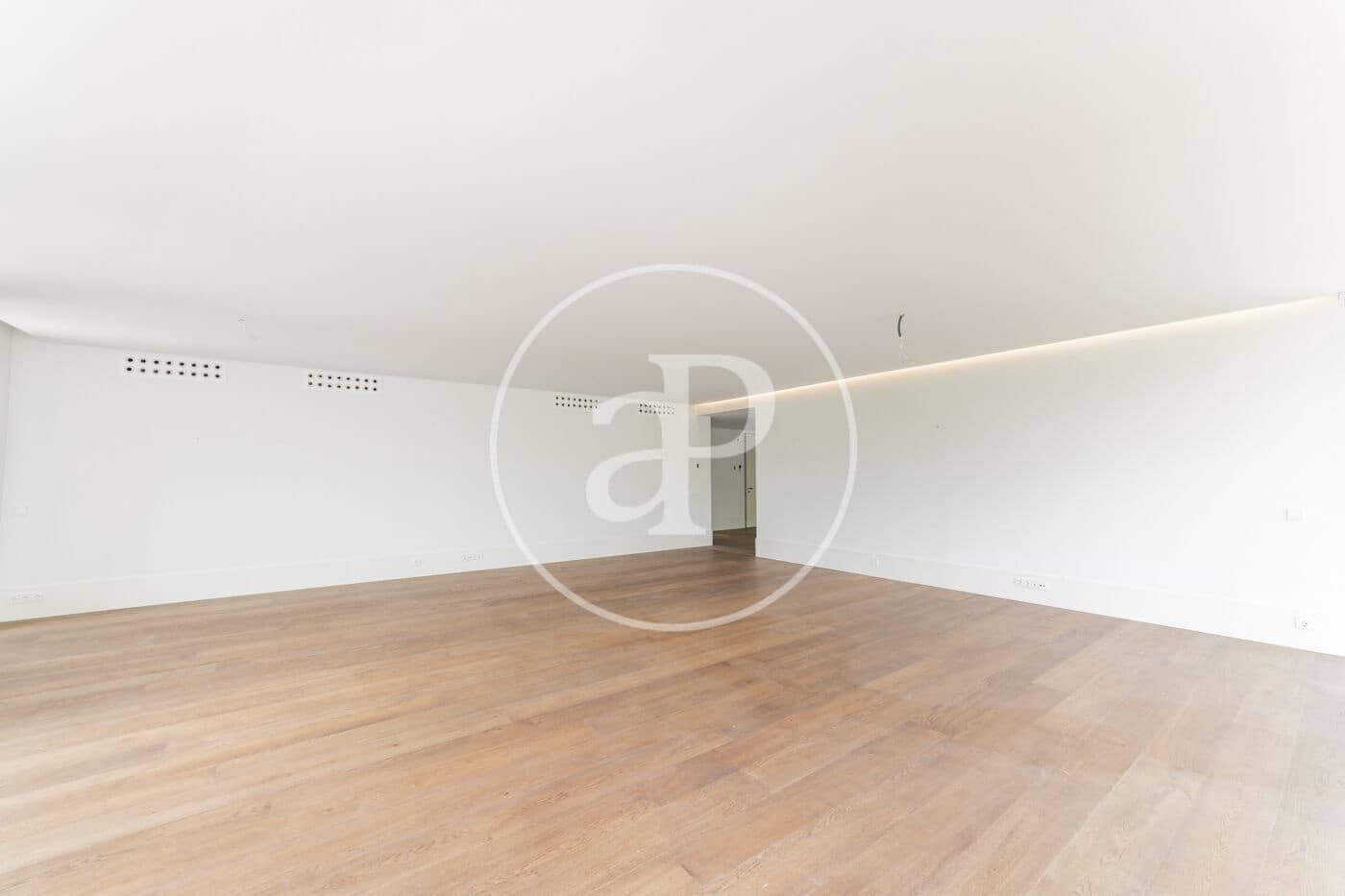 4 soveværelse Lejlighed til leje i Madrid by med swimmingpool - € 25.000 (Ref: 8726504)