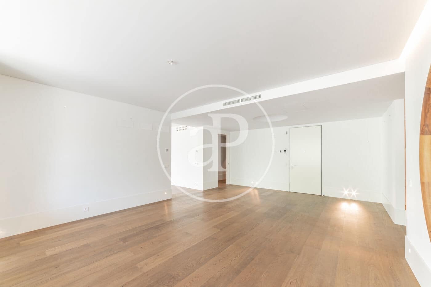 4 soveværelse Lejlighed til leje i Madrid by med swimmingpool - € 25.000 (Ref: 8726504)