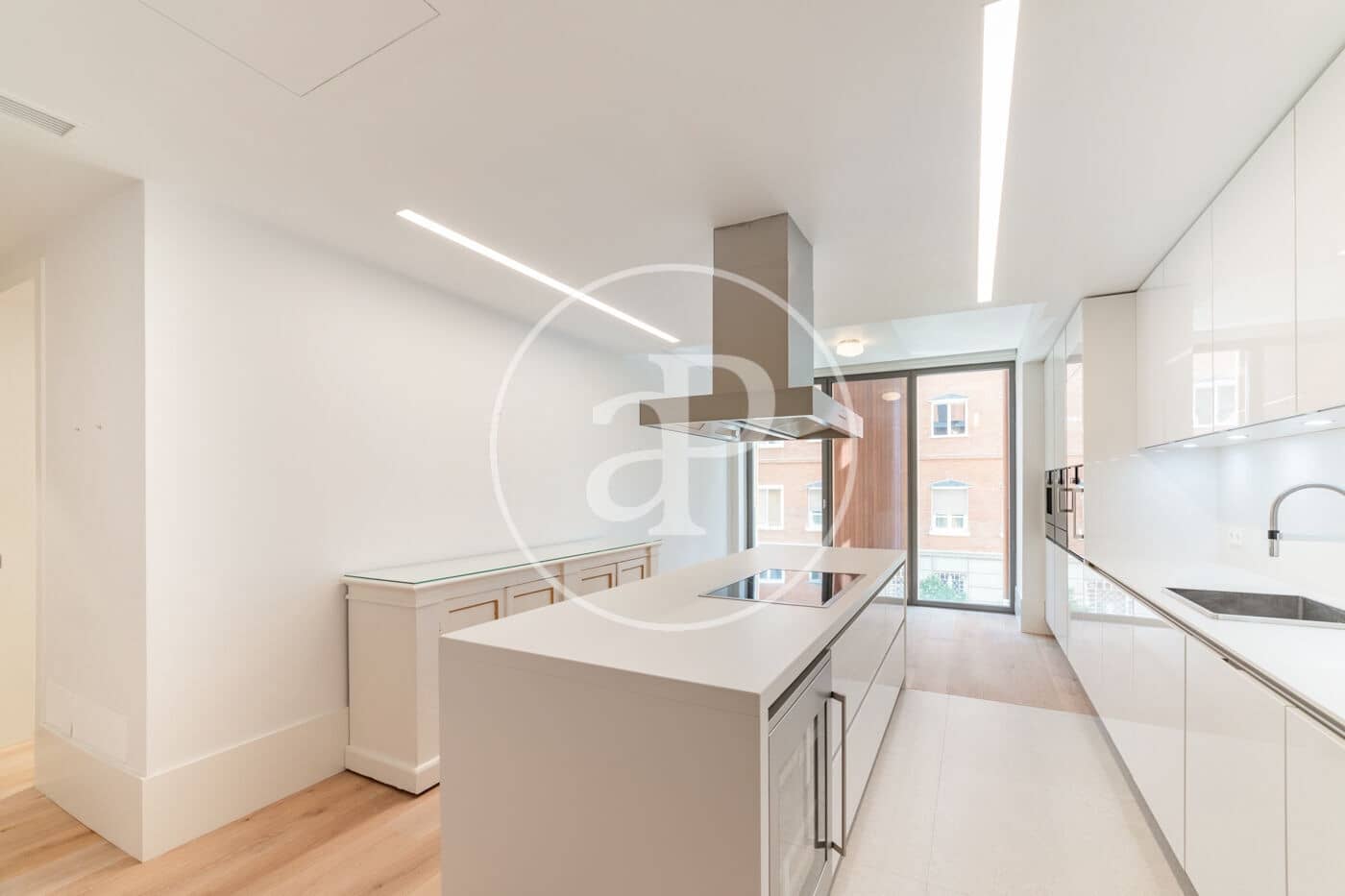 4 soveværelse Lejlighed til leje i Madrid by med swimmingpool - € 25.000 (Ref: 8726504)