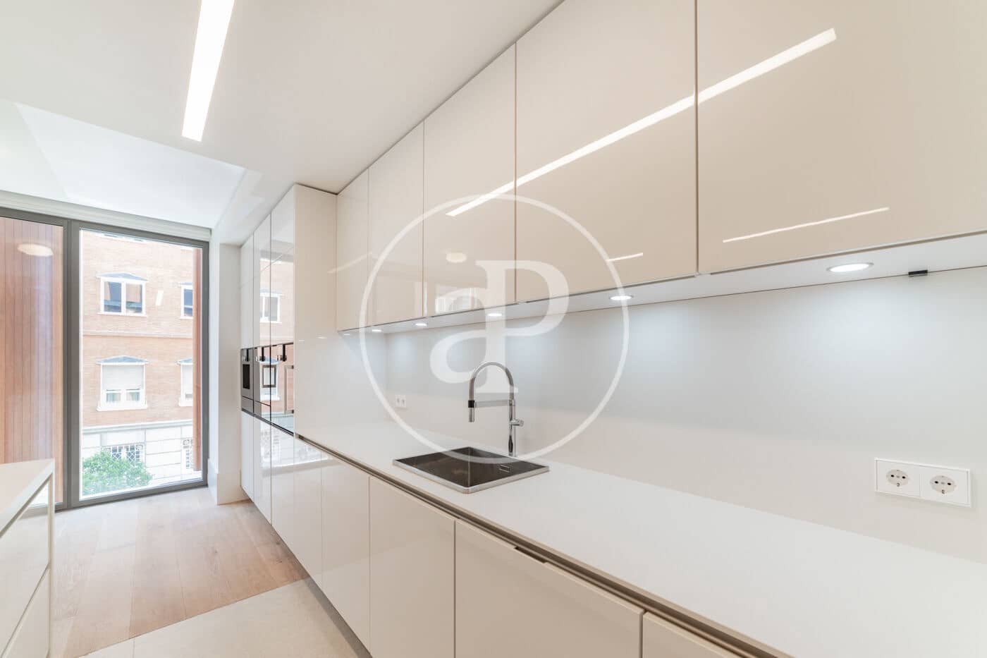 4 soveværelse Lejlighed til leje i Madrid by med swimmingpool - € 25.000 (Ref: 8726504)