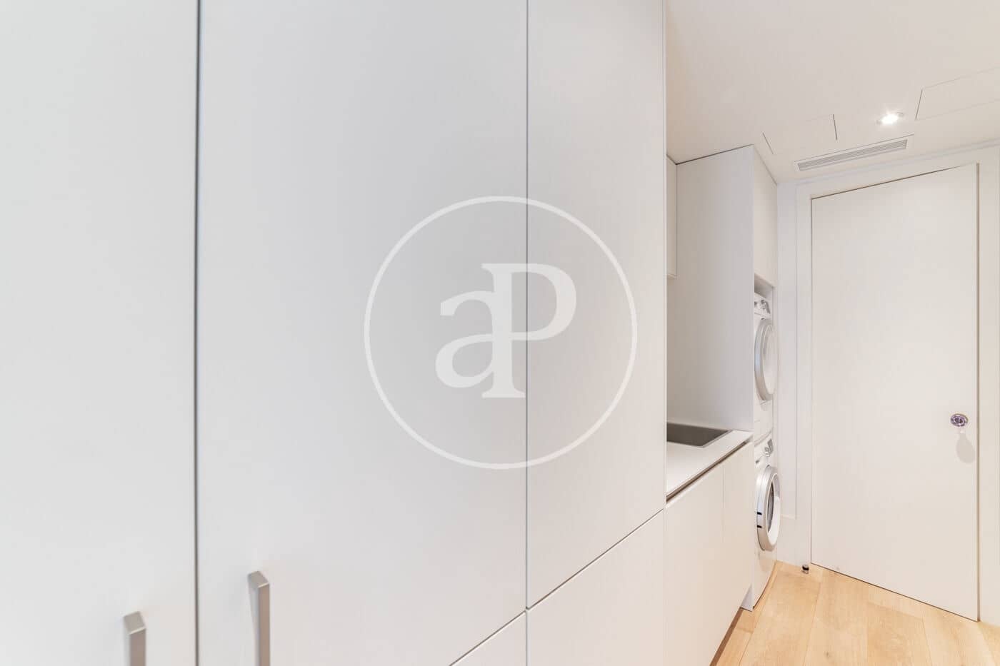 4 soveværelse Lejlighed til leje i Madrid by med swimmingpool - € 25.000 (Ref: 8726504)