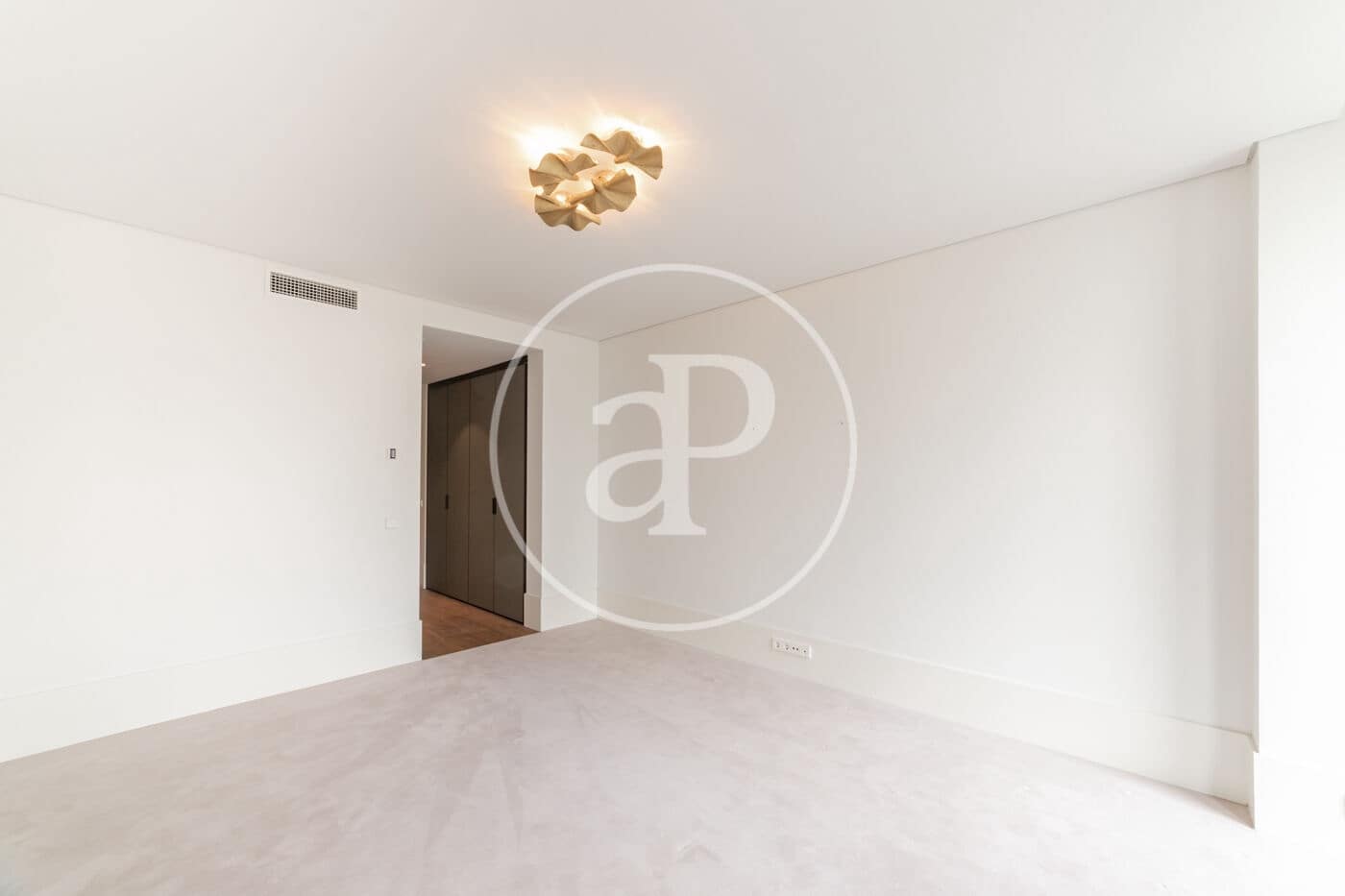 4 soveværelse Lejlighed til leje i Madrid by med swimmingpool - € 25.000 (Ref: 8726504)