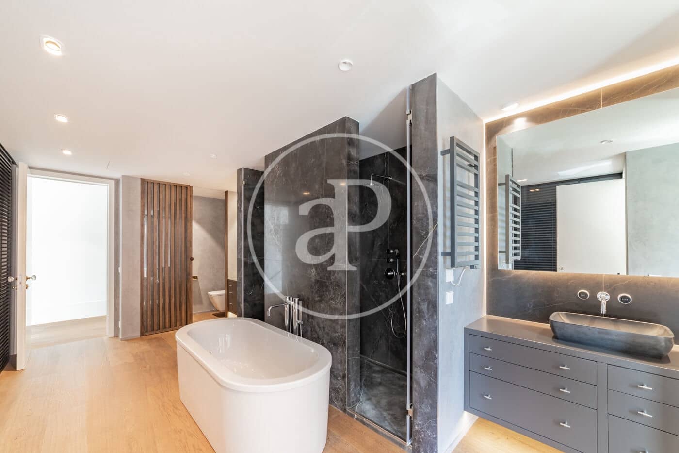 4 soveværelse Lejlighed til leje i Madrid by med swimmingpool - € 25.000 (Ref: 8726504)