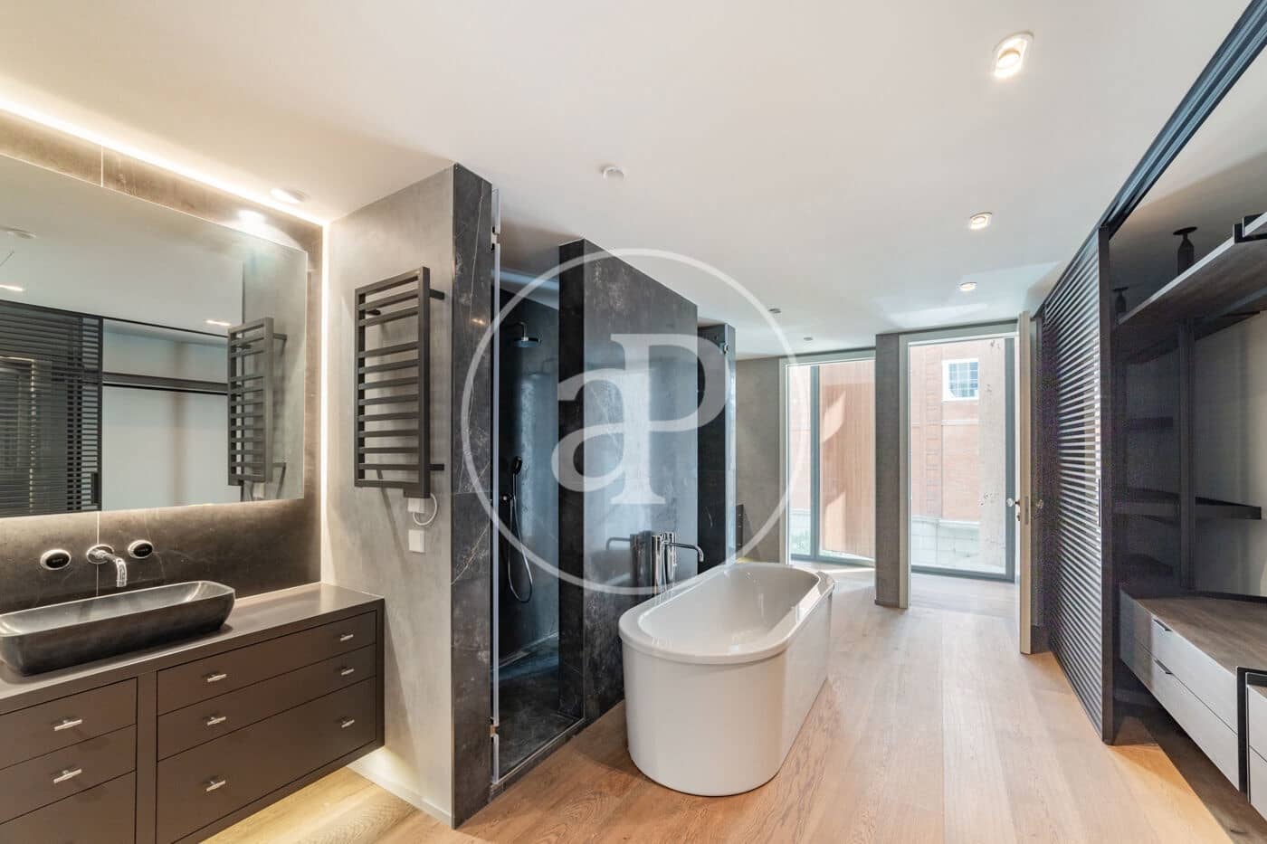 4 soveværelse Lejlighed til leje i Madrid by med swimmingpool - € 25.000 (Ref: 8726504)