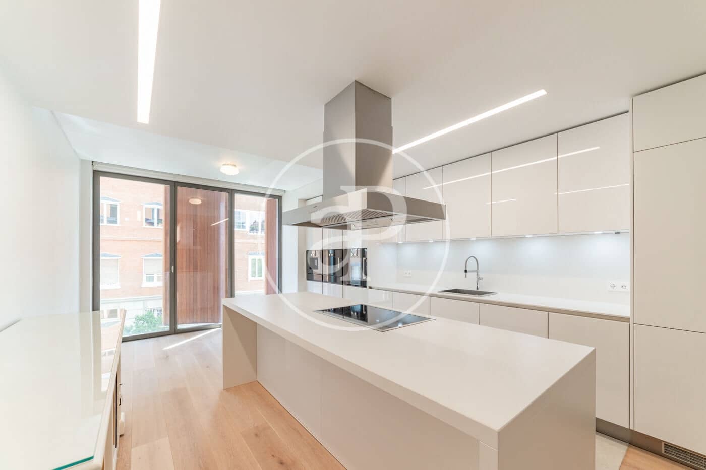 4 soveværelse Lejlighed til leje i Madrid by med swimmingpool - € 25.000 (Ref: 8726504)