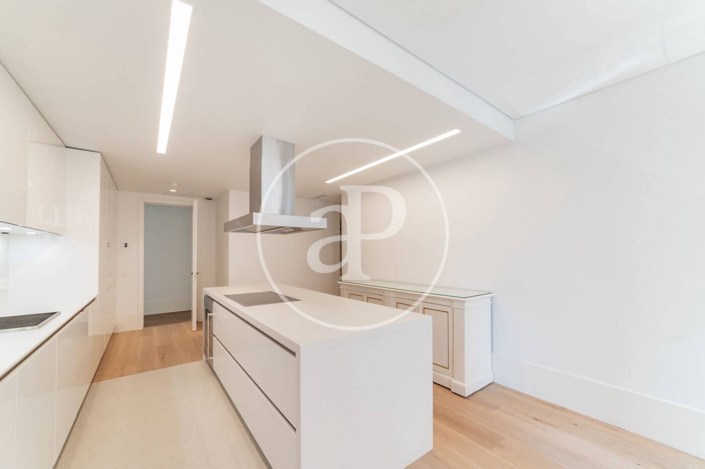 4 soveværelse Lejlighed til leje i Madrid by med swimmingpool - € 25.000 (Ref: 8726504)