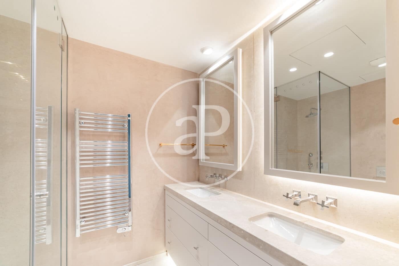 4 soveværelse Lejlighed til leje i Madrid by med swimmingpool - € 25.000 (Ref: 8726504)