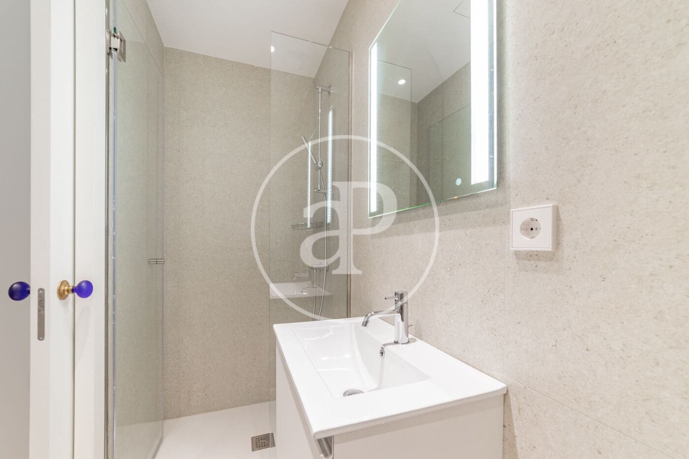 4 soveværelse Lejlighed til leje i Madrid by med swimmingpool - € 25.000 (Ref: 8726504)