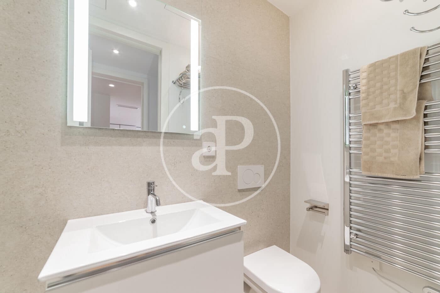 4 soveværelse Lejlighed til leje i Madrid by med swimmingpool - € 25.000 (Ref: 8726504)