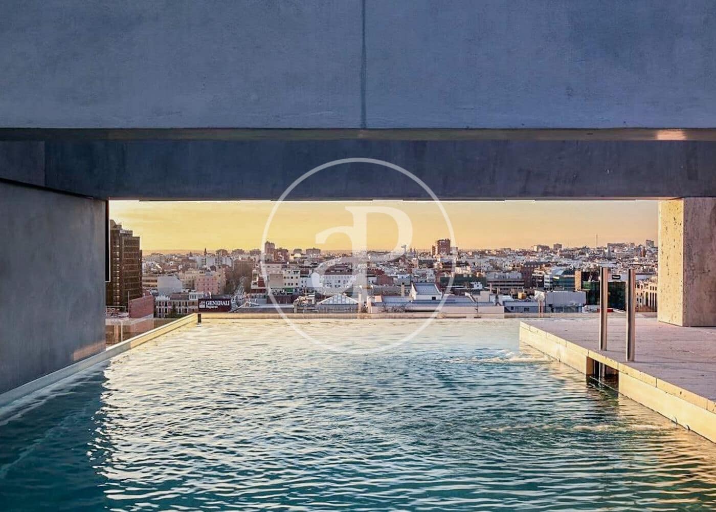 4 soveværelse Lejlighed til leje i Madrid by med swimmingpool - € 25.000 (Ref: 8726504)