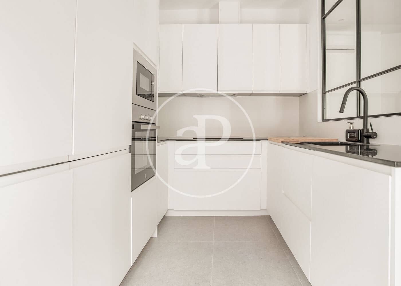 3 quarto Apartamento para arrendar em Madrid cidade - 4 600 € (Ref: 8726517)