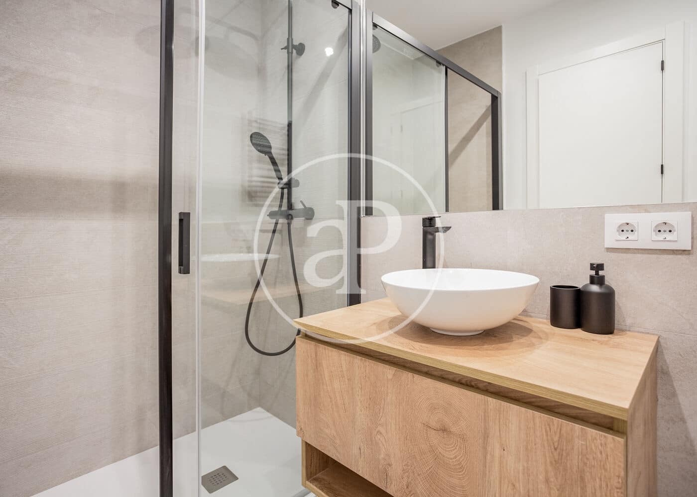 3 quarto Apartamento para arrendar em Madrid cidade - 4 600 € (Ref: 8726517)