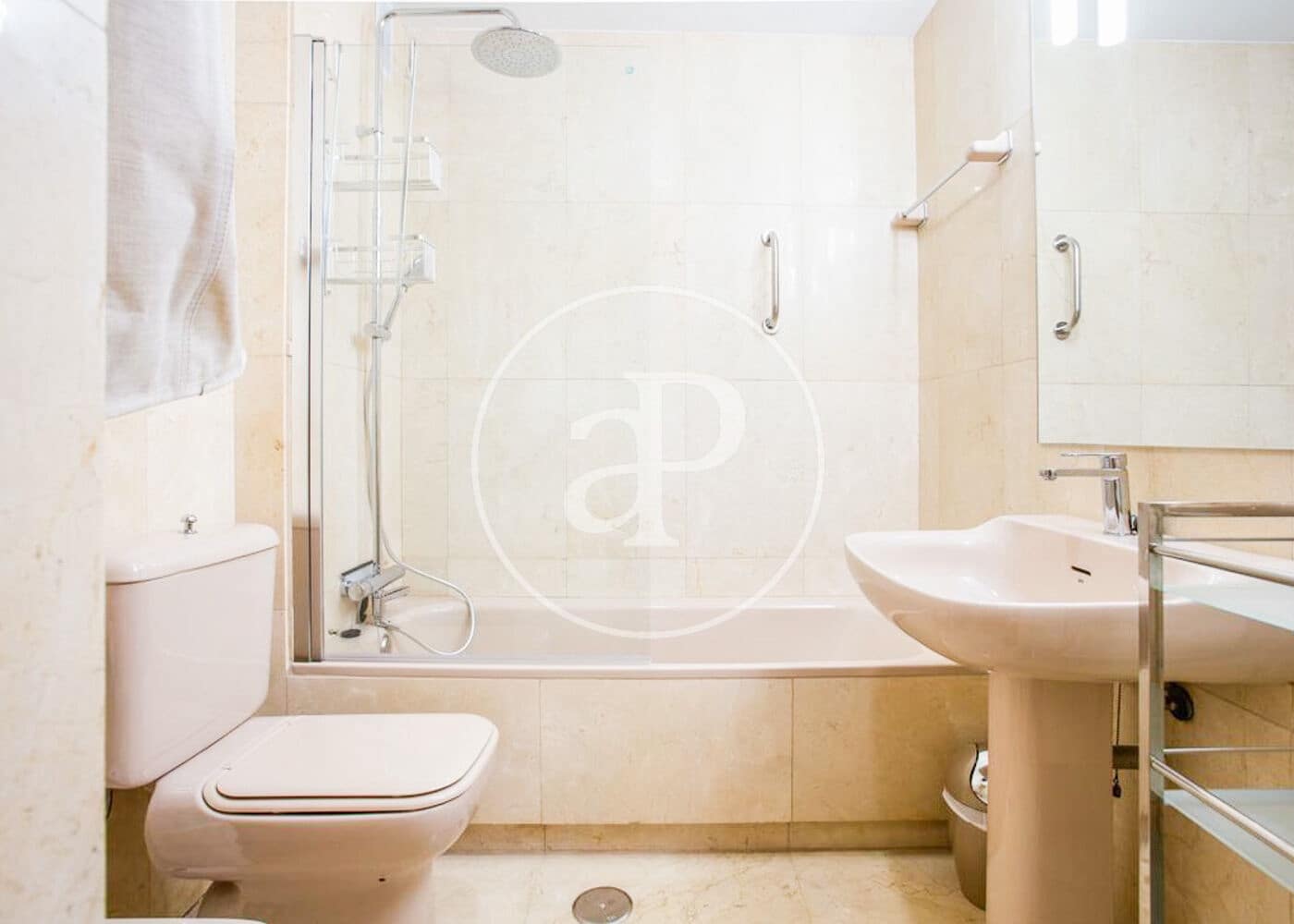 Appartement de 2 chambres à louer à Madrid ville - 4 500 € (Ref: 8726518)