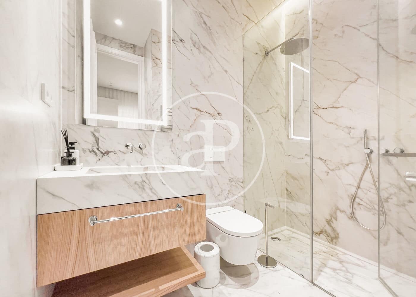 Appartement de 3 chambres à louer à Madrid ville - 10 000 € (Ref: 8726523)