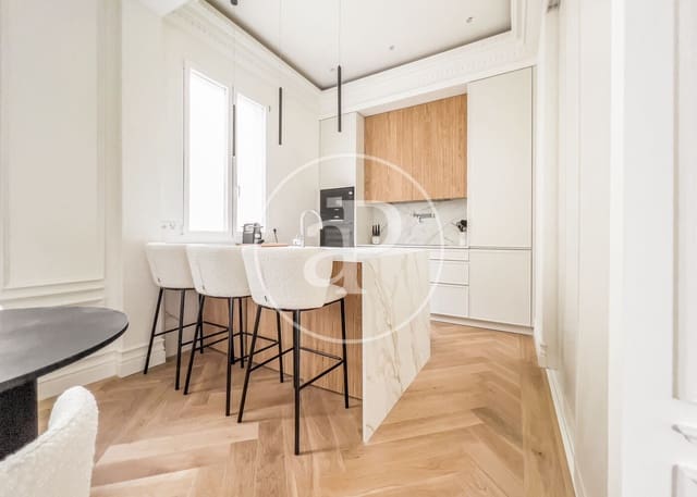 Appartement de 3 chambres à louer à Recoletos, Madrid ville - 10 000 € (Ref: 8726523)