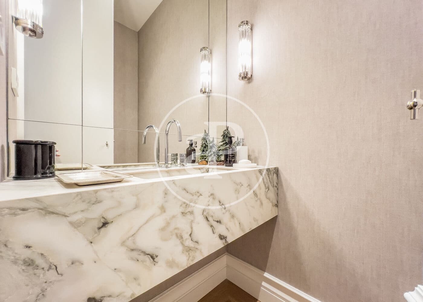 Appartement de 3 chambres à louer à Madrid ville - 10 000 € (Ref: 8726523)