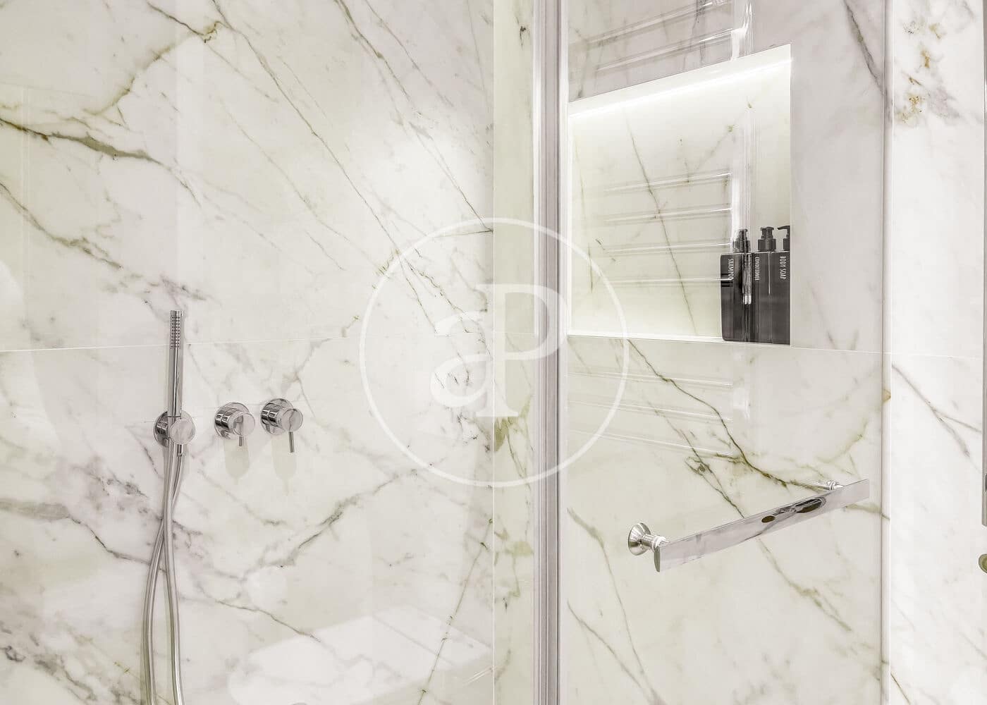 Appartement de 3 chambres à louer à Madrid ville - 10 000 € (Ref: 8726523)