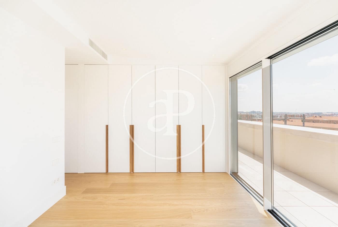 4 soverom Penthouse til leie i Madrid by - € 4 200 (Ref: 8738703)