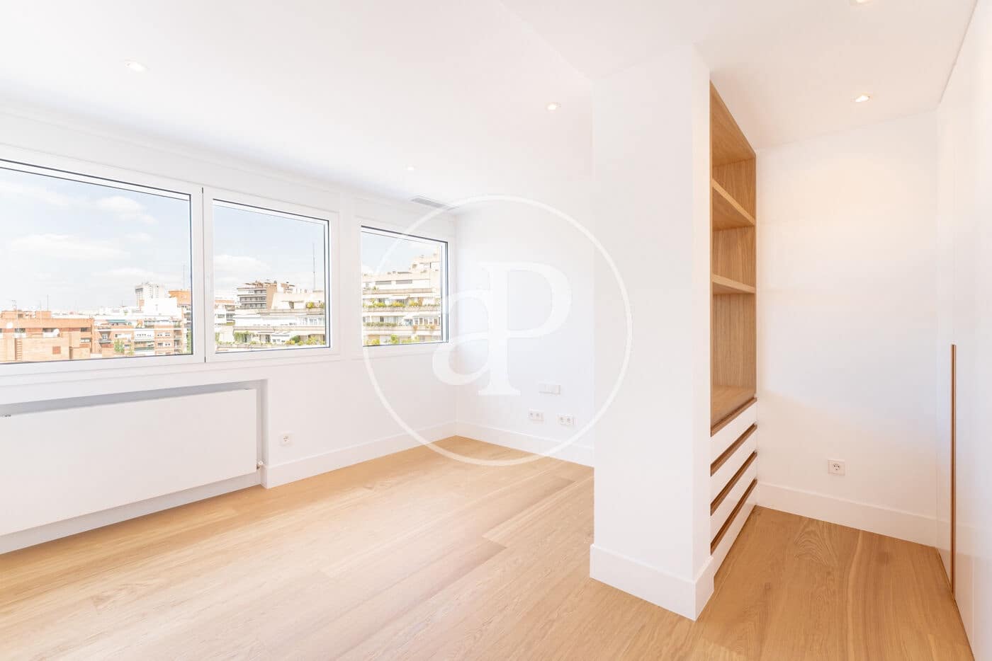 4 soverom Penthouse til leie i Madrid by - € 4 200 (Ref: 8738703)